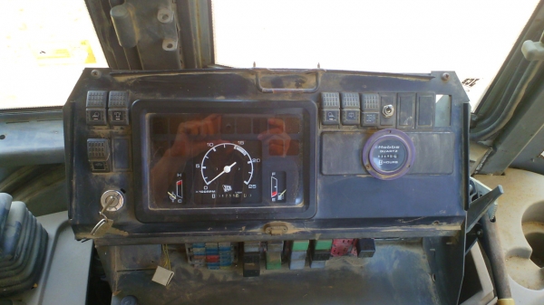 รถตักหน้า ขุดหลัง JCB 3CX 4Wd รถพร้อมใช้งาน มีทะเบียนครบ ชอบราคาเท่าใดต่อรองได้ครับ