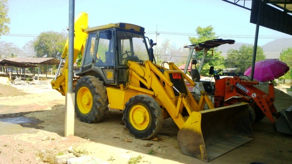 รถตักหน้า ขุดหลัง JCB 3CX 4Wd รถพร้อมใช้งาน มีทะเบียนครบ ชอบราคาเท่าใดต่อรองได้ครับ