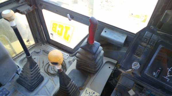 รถตักหน้า ขุดหลัง JCB 3CX 4Wd รถพร้อมใช้งาน มีทะเบียนครบ ชอบราคาเท่าใดต่อรองได้ครับ