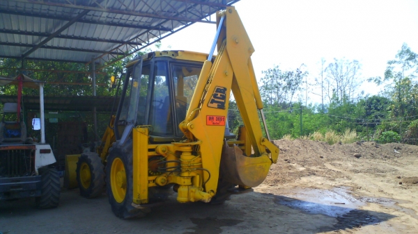 รถตักหน้า ขุดหลัง JCB 3CX 4Wd รถพร้อมใช้งาน มีทะเบียนครบ ชอบราคาเท่าใดต่อรองได้ครับ