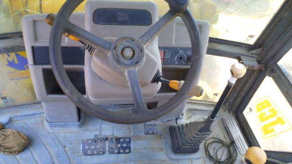 รถตักหน้า ขุดหลัง JCB 3CX 4Wd รถพร้อมใช้งาน มีทะเบียนครบ ชอบราคาเท่าใดต่อรองได้ครับ