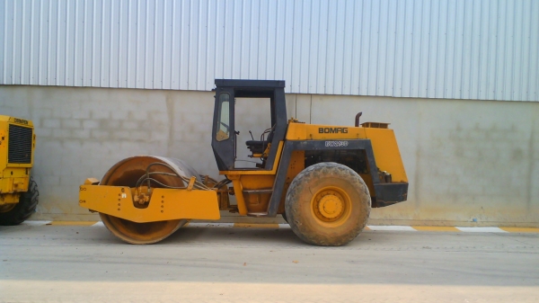 ฺรถบด BOMAG BW213 d รถสวย มีทะเบียนครบ