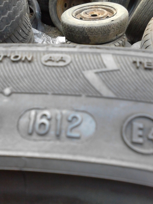 CROSS CONTACT 295/35R21  มีชุด 4 เส้น TEL.081-427-3941