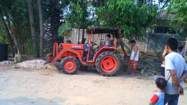 รถไถ KUBOTA L2605 dt ขับ 4Wd อุปกรณ์แถมฟรี มีใบดันหน้า จอบหมุน ตัดหญ้า และผาน ๓ ลดราคาพิเศษเหลือ 165,000 บาท.
