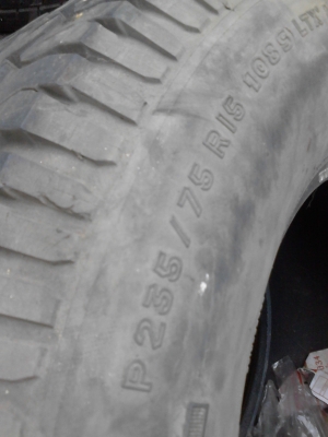 235/75R15 MICHELIN LTX A/T  มี เส้นเดียว TEL.081-427-3941