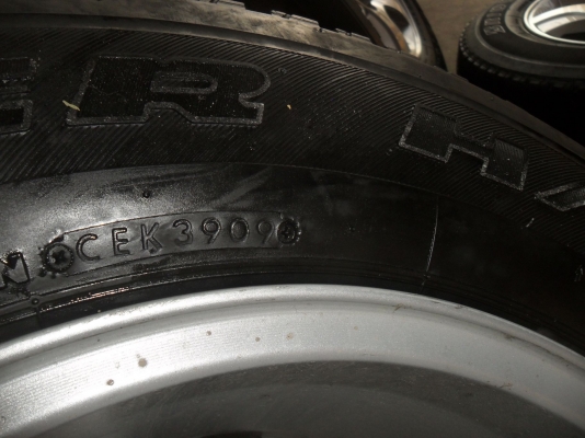 ล้อแม็ก 16นิ้ว6รู เชฟ พร้อมยาง205R16ปี09 สวยๆ 4 ล้อ ราคา 6900 บาท