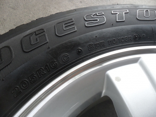 ล้อแม็ก 16นิ้ว6รู เชฟ พร้อมยาง205R16ปี09 สวยๆ 4 ล้อ ราคา 6900 บาท