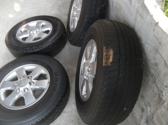 ล้อแม็ก 16นิ้ว6รู อีซูซุ ยาง 245/70R16ปี10 สวยๆ 4 ล้อ ราคา 6900