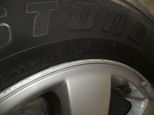 ล้อแม็ก 16นิ้ว6รู อีซูซุ ยาง 245/70R16ปี10 สวยๆ 4 ล้อ ราคา 6900