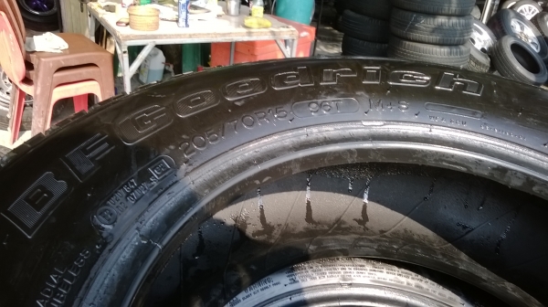 ขายยาง 205 70 15 BF ปี11ชุดละ4800