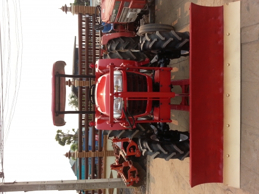 ยันร์ม่า EF453 T สภาพดี พร้อมใบมีดดันหน้า  รถสวย พร้อมใช้ ปี 2552