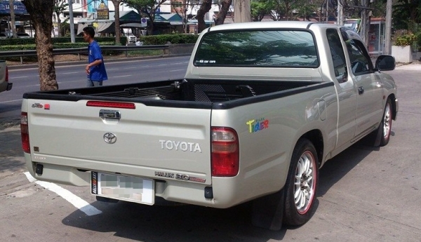 TOYOTA-HILUX TIGER-MEGACAB3.0 TURBRO2002