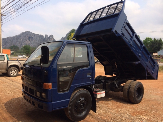 ขาย6ล้อดั๊ม อีซูซุ NKR ดั๊ม3คิว สภาพดี พร้อมใชังาน ขายถูกๆ ไม่มีทะเบียน