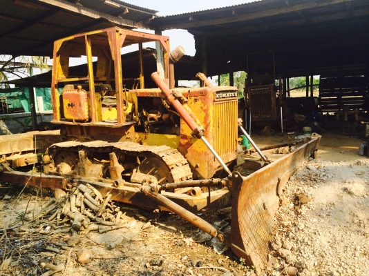 ขายด่วนแทรกเตอร์ komatsu. D50 A -15 ครับ