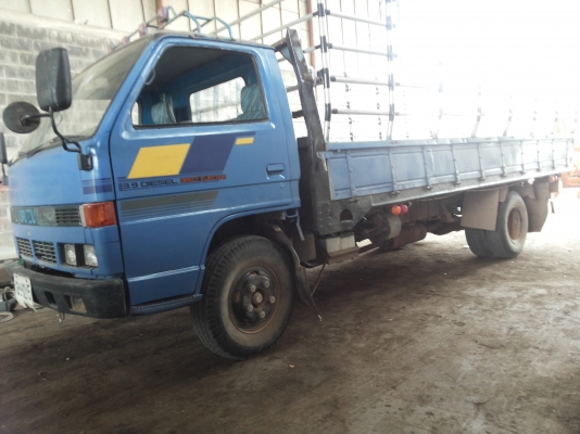 6 ล้อ ISUZU  NPR59P  เครื่อง 4BD1 ฝาดำ พวงมาลัยเพาเวอร์