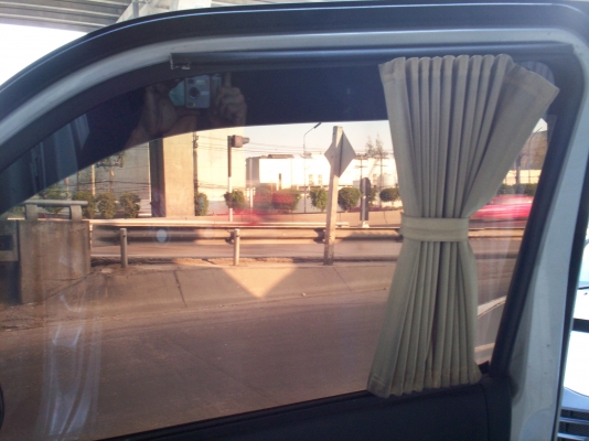 ชุดผ้าม่านรถตู้โตโยต้าคอมมูเตอร์(ไอ้โม่ง)รอบคันทั้งชุดสีครีมพร้อมรางคู่ ถอดออกจะเปลี่ยนสีใหม่ครับ0890671028 ชุดผ้าม่านรถตู้โตโยต้าคอมมูเตอร์(ไอ้โม่ง)รอบคันทั้งชุดสีครีมพร้อมรางคู่ ถอดออกจะเปลี่ยนสีใหม่ครับ0890671028