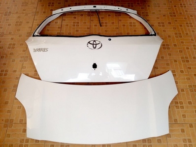 ฝากระโปรงหลัง TOYOTA YARIS 06-12 ของแท้ห้าง สีขาวครับ สภาพสวย
