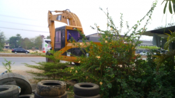 รถแบคโฮ CAT E200 B ทำสีสวยเนี๊ยบ ชอบราคาเท่าไรต่อรองกันได้ครับ