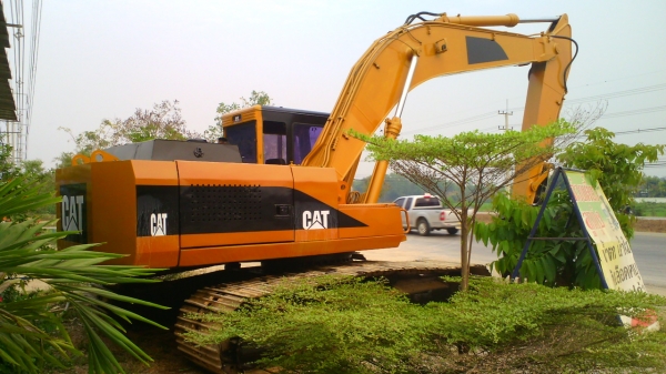 รถแบคโฮ CAT E200 B ทำสีสวยเนี๊ยบ ชอบราคาเท่าไรต่อรองกันได้ครับ