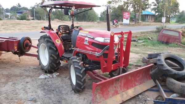 **55,000 บ.ต่อรองเงินดาวน์**ขายดาวน์ เปลี่ยนสัญญา รถไถ2เพลา YANMAR EF393T 4WD 39แรง เครื่องยนต์ไดเร็คอินเจ็คชั่น 3 สูบ 4 จังหวะ ระบายความร้อนด้วยน้ำ 39 แรงม้า ประหยัดน้ำมัน เผาไหม้หมดจด 8เกียร์เดินหน้า8เกียรืถอยหลัง ขับ 2WD/4WDเก่งงานหล่ม สภาพใหม่กริ๊ป ใช