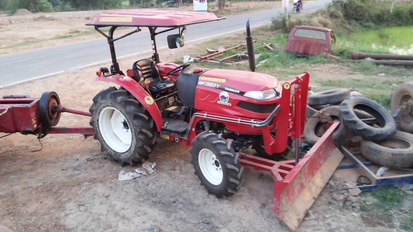 **55,000 บ.ต่อรองเงินดาวน์**ขายดาวน์ เปลี่ยนสัญญา รถไถ2เพลา YANMAR EF393T 4WD 39แรง เครื่องยนต์ไดเร็คอินเจ็คชั่น 3 สูบ 4 จังหวะ ระบายความร้อนด้วยน้ำ 39 แรงม้า ประหยัดน้ำมัน เผาไหม้หมดจด 8เกียร์เดินหน้า8เกียรืถอยหลัง ขับ 2WD/4WDเก่งงานหล่ม สภาพใหม่กริ๊ป ใช