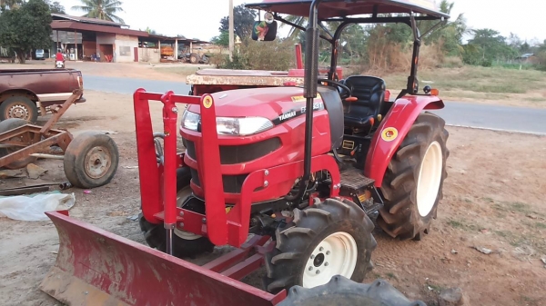 **55,000 บ.ต่อรองเงินดาวน์**ขายดาวน์ เปลี่ยนสัญญา รถไถ2เพลา YANMAR EF393T 4WD 39แรง เครื่องยนต์ไดเร็คอินเจ็คชั่น 3 สูบ 4 จังหวะ ระบายความร้อนด้วยน้ำ 39 แรงม้า ประหยัดน้ำมัน เผาไหม้หมดจด 8เกียร์เดินหน้า8เกียรืถอยหลัง ขับ 2WD/4WDเก่งงานหล่ม สภาพใหม่กริ๊ป ใช