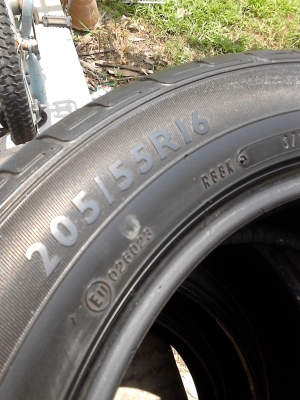 ลดราคา จาก 2500 เหลือ 1500 บาท 205/55R16 DUNLOP SP SPORT 01 TEL.081-427-3941 ลดราคา จาก 2500 เหลือ 1500 บาท 205/55R16 DUNLOP SP SPORT 01 TEL.081-427-3941