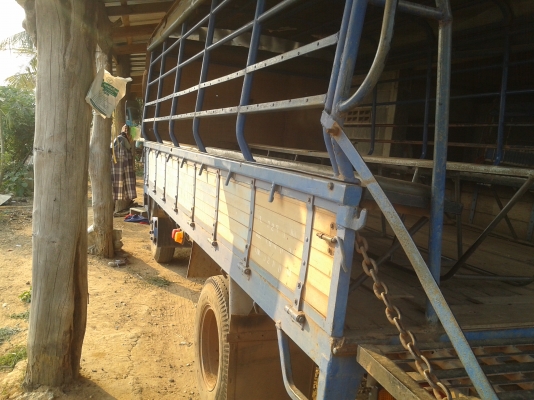 ขาย6 ล้อนิสสันคาบอน วางเครื่อง isuzu 100 แรง ขาย6 ล้อนิสสันคาบอน วางเครื่อง isuzu 100 แรง