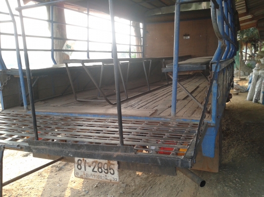 ขาย6 ล้อนิสสันคาบอน วางเครื่อง isuzu 100 แรง