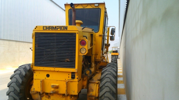 รถเกรด CHAMPION 720 SERIES 3 รถสวยเนี๊ยบ มีทะเบียนครบ ชอบราคาเท่าไรต่อรองกันได้ครับ