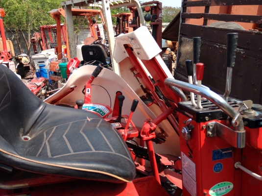 ขายรถเกี่ยวข้าว-นวดข้าว-เกี่ยวข้าวโพดได้ นั่งขับ KOBOTA NX1300 ดีเซล 2สูบ ราคา 85,000บาท