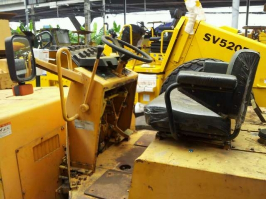 รถบดถนนสั่นสะเทือนหน้าเหล็กหลังยาง SAKAI รุ่น TW500