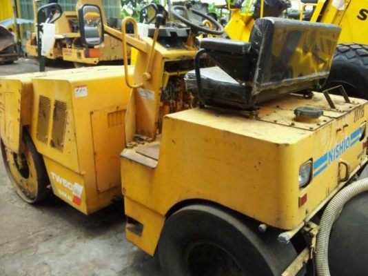 รถบดถนนสั่นสะเทือนหน้าเหล็กหลังยาง SAKAI รุ่น TW500