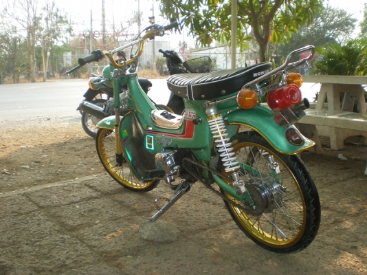 ขาย ชาลี สีเขียว เครื่องเวฟฝาไนท์ สภาพดี ขี่มันส์ สนใจโทรมาคุยกันได้ครับ 086-8063966 โอ๋ ลพบุรี