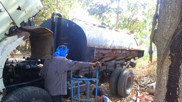 ถังน้ำขนาด ๘ ๐๐๐ ลิตร พร้อมปั้มน้ำ อุปกรณ์ฉีด พ่นน้ำ สภาพพร้อมใช้ ชอบราคาเท่าใดต่อรองกันได้ครับ