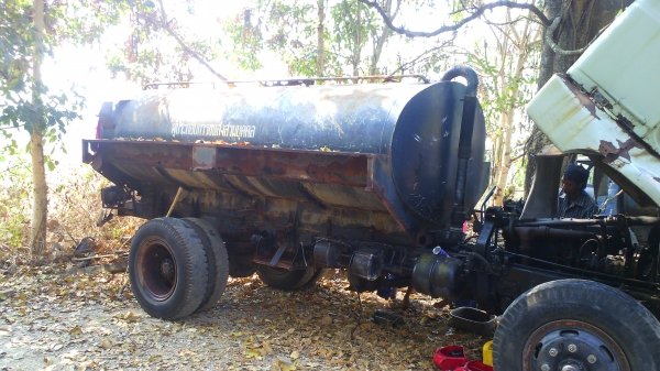 ถังน้ำขนาด ๘ ๐๐๐ ลิตร พร้อมปั้มน้ำ อุปกรณ์ฉีด พ่นน้ำ สภาพพร้อมใช้ ชอบราคาเท่าใดต่อรองกันได้ครับ