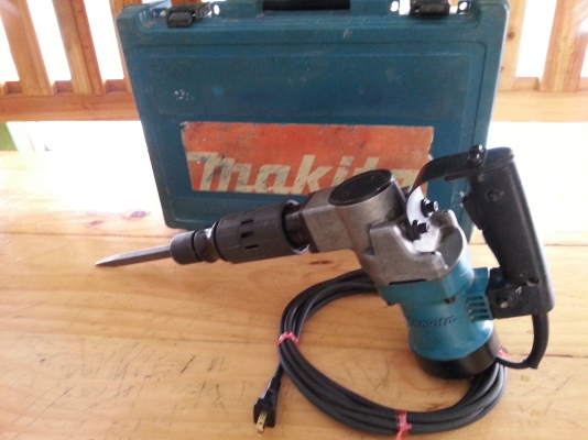 ขายเครื่องสกัดคอนกรีต(สกัดไฟฟ้า)ยี่ห้อMakitaรุ่น HM0810T(900W)พร้อมใช้งานครับ