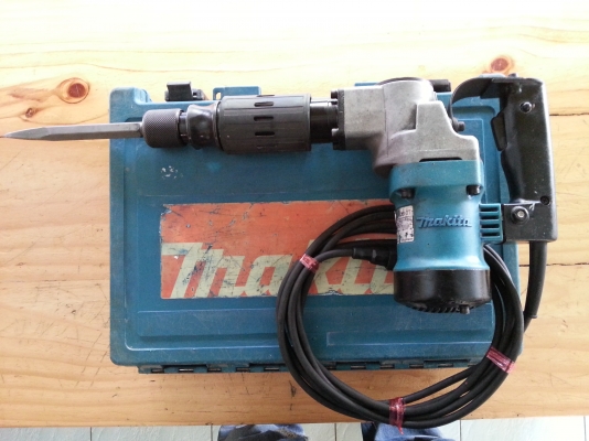 ขายเครื่องสกัดคอนกรีต(สกัดไฟฟ้า)ยี่ห้อMakitaรุ่น HM0810T(900W)พร้อมใช้งานครับ