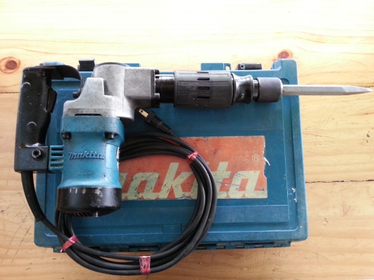 ขายเครื่องสกัดคอนกรีต(สกัดไฟฟ้า)ยี่ห้อMakitaรุ่น HM0810T(900W)พร้อมใช้งานครับ