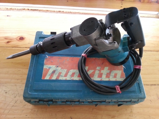 ขายเครื่องสกัดคอนกรีต(สกัดไฟฟ้า)ยี่ห้อMakitaรุ่น HM0810T(900W)พร้อมใช้งานครับ