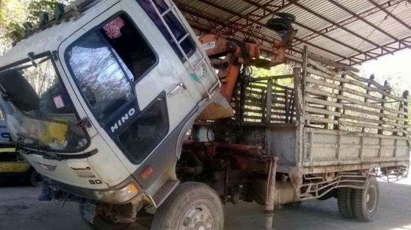 รถฮีโน่ 6 ล้อ ติดเฮี้ยบ. 165 แรงม้า. ( รถประกอบ )  สนใจติดต่อ 081 - 6079515