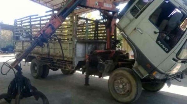 รถฮีโน่ 6 ล้อ ติดเฮี้ยบ. 165 แรงม้า. ( รถประกอบ )  สนใจติดต่อ 081 - 6079515