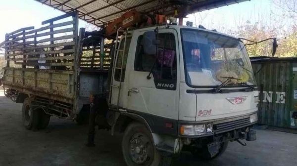 รถฮีโน่ 6 ล้อ ติดเฮี้ยบ. 165 แรงม้า. ( รถประกอบ )  สนใจติดต่อ 081 - 6079515