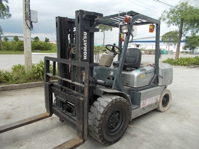 Komatsu 4ตัน  diesel มือสอง โทร 083 081 2889