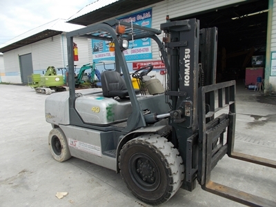 Komatsu 4ตัน  diesel มือสอง โทร 083 081 2889