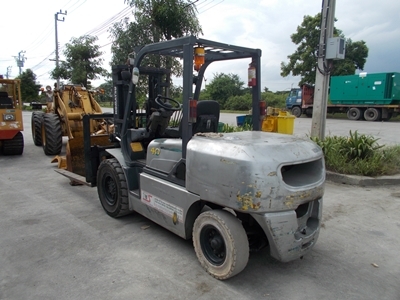 Komatsu 4ตัน  diesel มือสอง โทร 083 081 2889