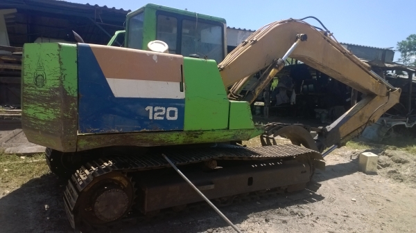 PC120-5 คีบไม้-เหล็ก เครื่องเดิม ปั้มเดิม แน่นๆ เอวดีแน่นๆ ช่วงล่างสวยใช้ได้..บุ้งกี้และหัวคีบ..เลือกอย่างใดอย่างหนึ่ง...