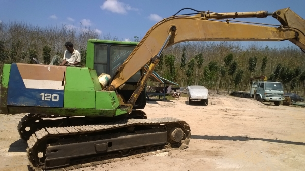 PC120-5 คีบไม้-เหล็ก เครื่องเดิม ปั้มเดิม แน่นๆ เอวดีแน่นๆ ช่วงล่างสวยใช้ได้..บุ้งกี้และหัวคีบ..เลือกอย่างใดอย่างหนึ่ง...