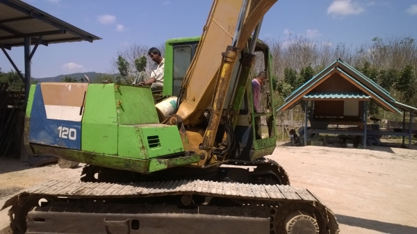 PC120-5 คีบไม้-เหล็ก เครื่องเดิม ปั้มเดิม แน่นๆ เอวดีแน่นๆ ช่วงล่างสวยใช้ได้..บุ้งกี้และหัวคีบ..เลือกอย่างใดอย่างหนึ่ง...