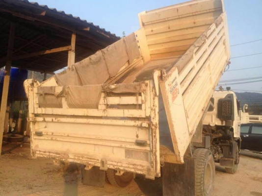 รถฮีโน่ 6 ล้อดั้ม  220 แรงม้า.ปี 54  (  รถวิ่ง 104,000 กม. )   สนใจติดต่อ  081 - 6079515